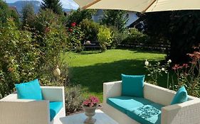 Charmantes Garten-Apartment: Erholung im Chiemgau
